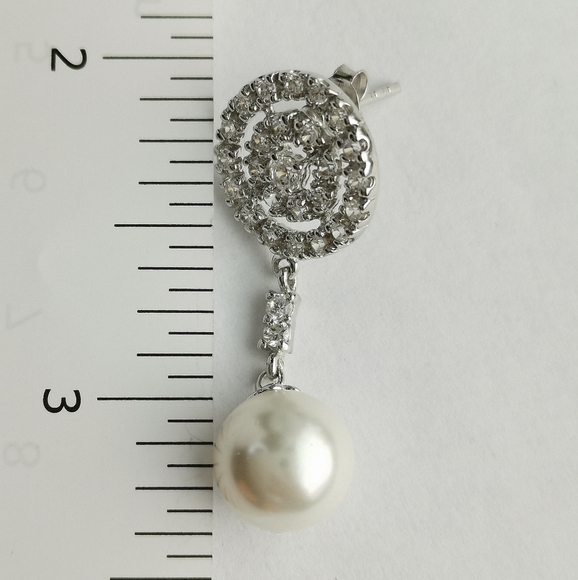 NWT White Sapphire White Shell Pearl earrings in Sterling Silver - Picture 4 of 8